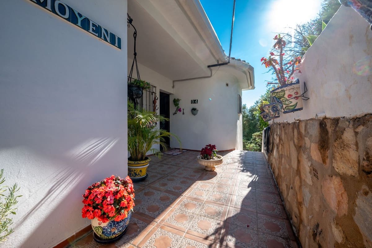 3 soveværelse Villa til salg i La Cala de Mijas med swimmingpool - € 889.950 (Ref: 9872191)