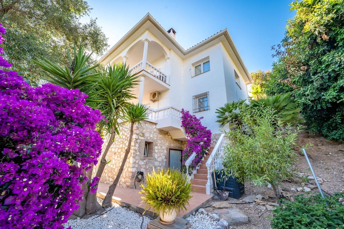 3 soveværelse Villa til salg i La Cala de Mijas med swimmingpool - € 889.950 (Ref: 9872191)