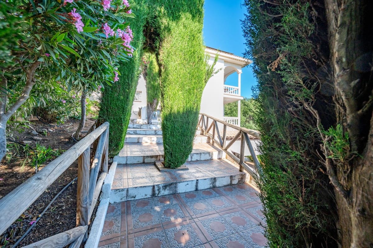 3 soveværelse Villa til salg i La Cala de Mijas med swimmingpool - € 889.950 (Ref: 9872191)