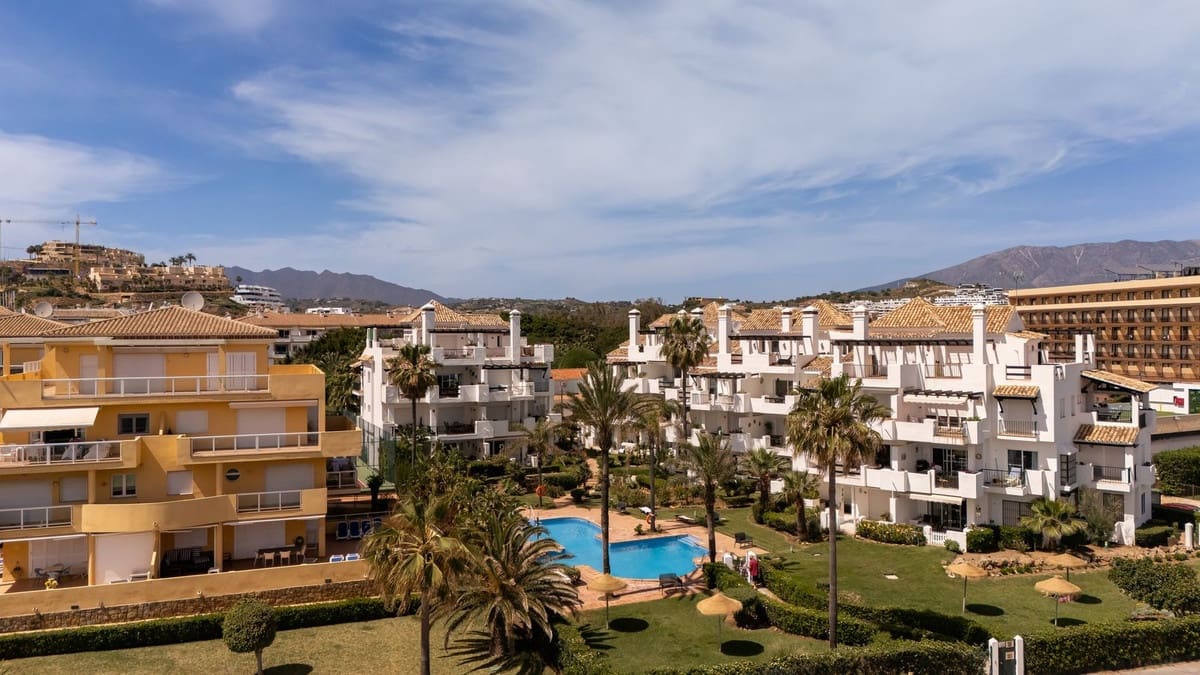 3 bedroom Apartment for sale in La Cala de Mijas with pool garage - € 949,000 (Ref: 9925023)