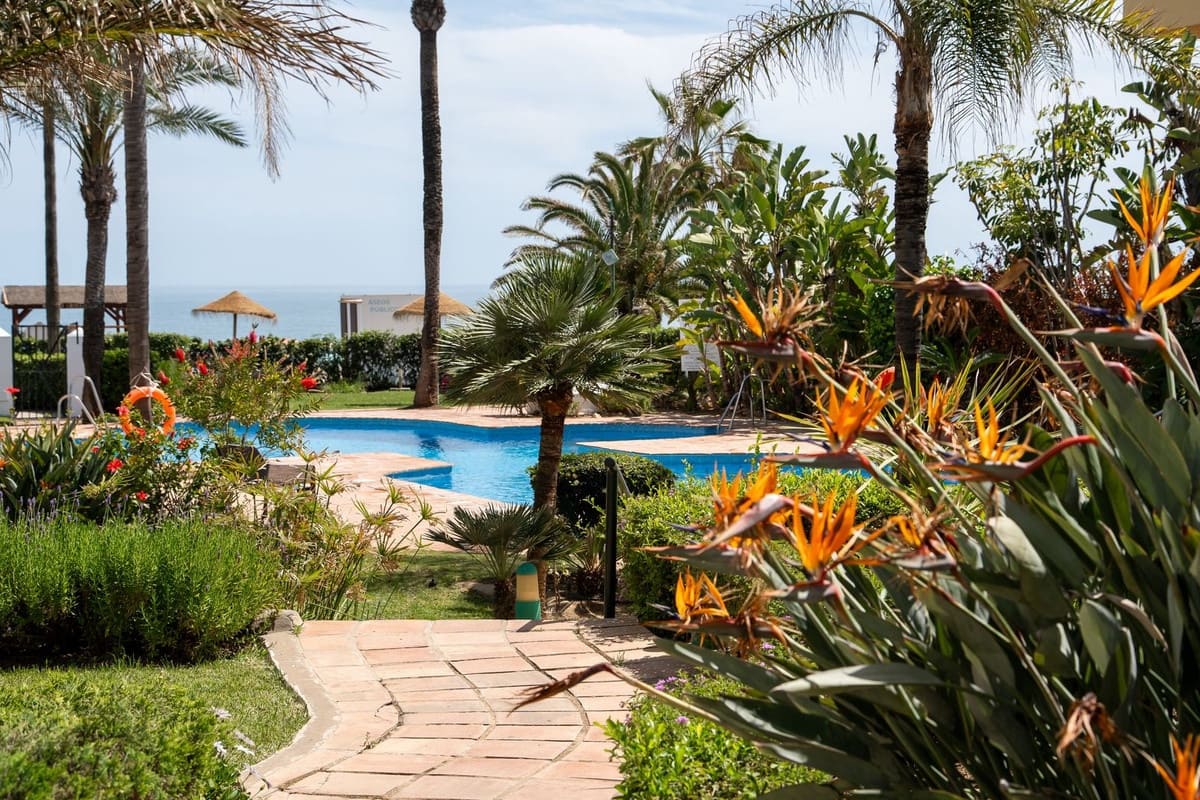 3 bedroom Apartment for sale in La Cala de Mijas with pool garage - € 949,000 (Ref: 9925023)