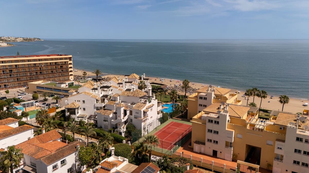 3 bedroom Apartment for sale in La Cala de Mijas with pool garage - € 949,000 (Ref: 9925023)