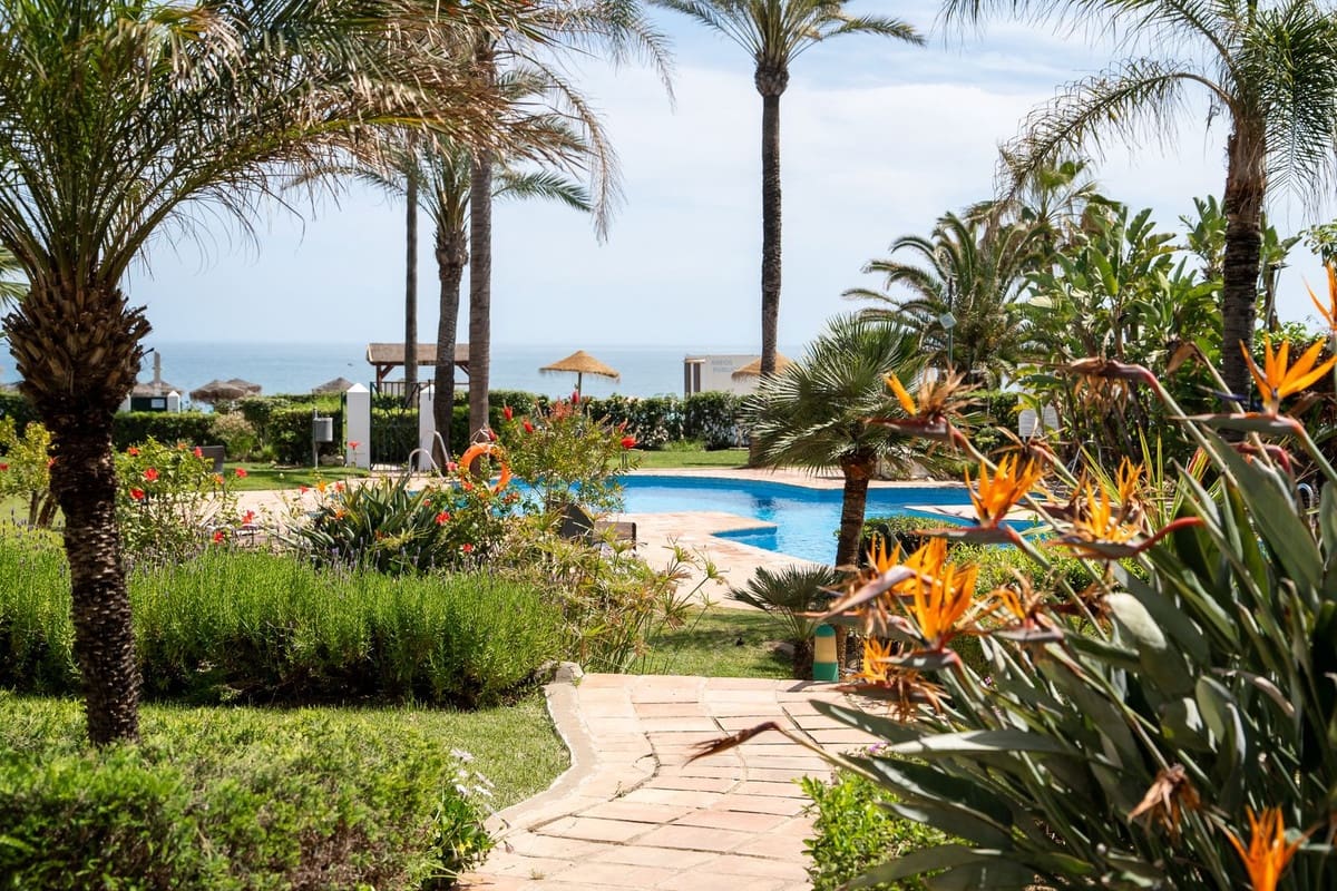 3 bedroom Apartment for sale in La Cala de Mijas with pool garage - € 949,000 (Ref: 9925023)