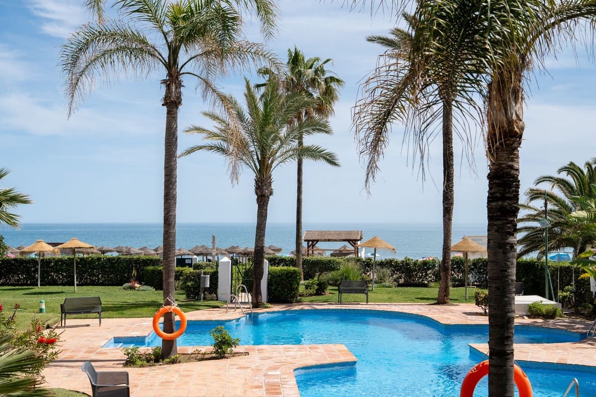 3 bedroom Apartment for sale in La Cala de Mijas with pool garage - € 949,000 (Ref: 9925023)