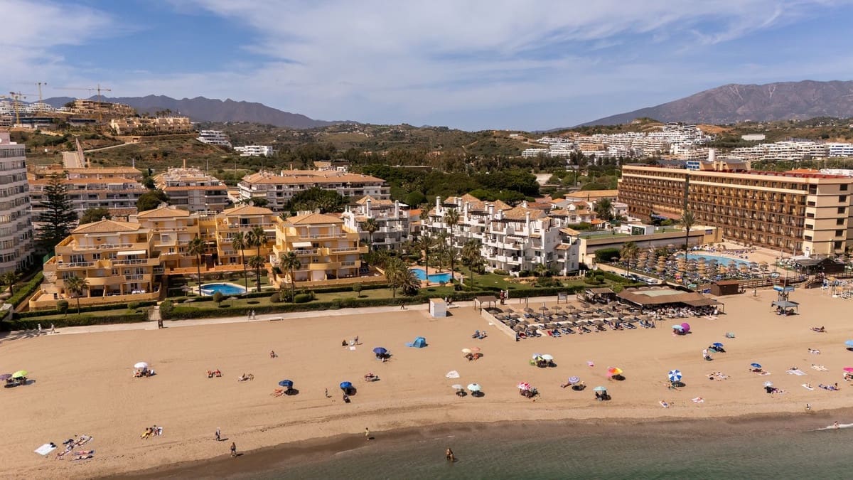 3 bedroom Apartment for sale in La Cala de Mijas with pool garage - € 949,000 (Ref: 9925023)