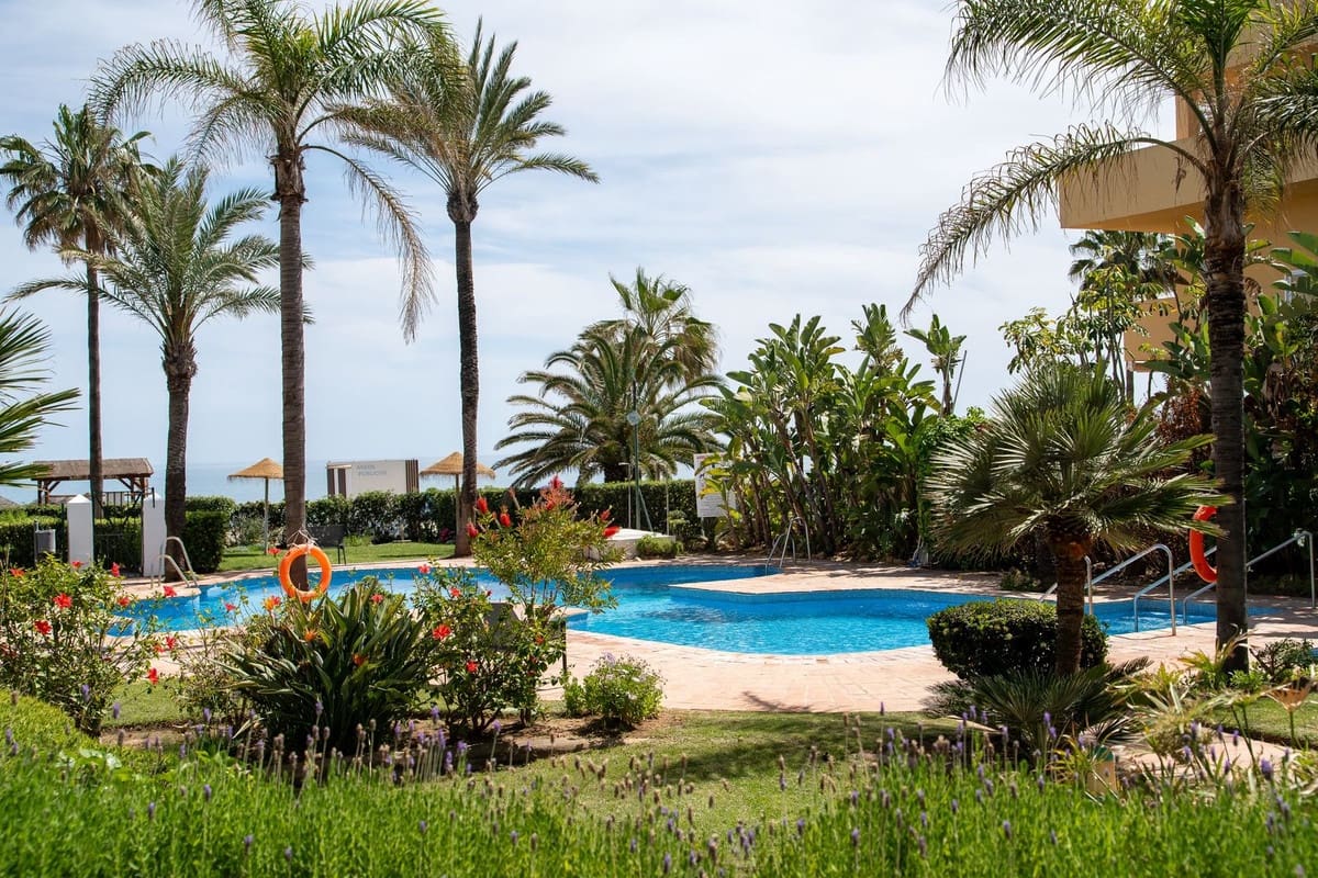 3 bedroom Apartment for sale in La Cala de Mijas with pool garage - € 949,000 (Ref: 9925023)