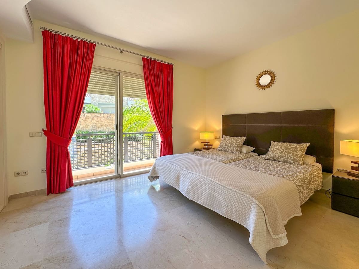 2 soveværelse Byhus til salg i La Cala Golf med swimmingpool garage - € 395.000 (Ref: 9937041)
