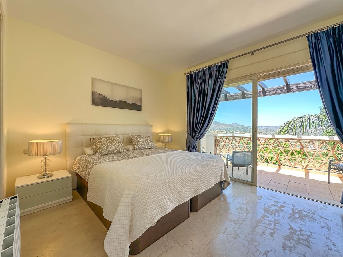 2 soveværelse Byhus til salg i La Cala Golf med swimmingpool garage - € 395.000 (Ref: 9937041)