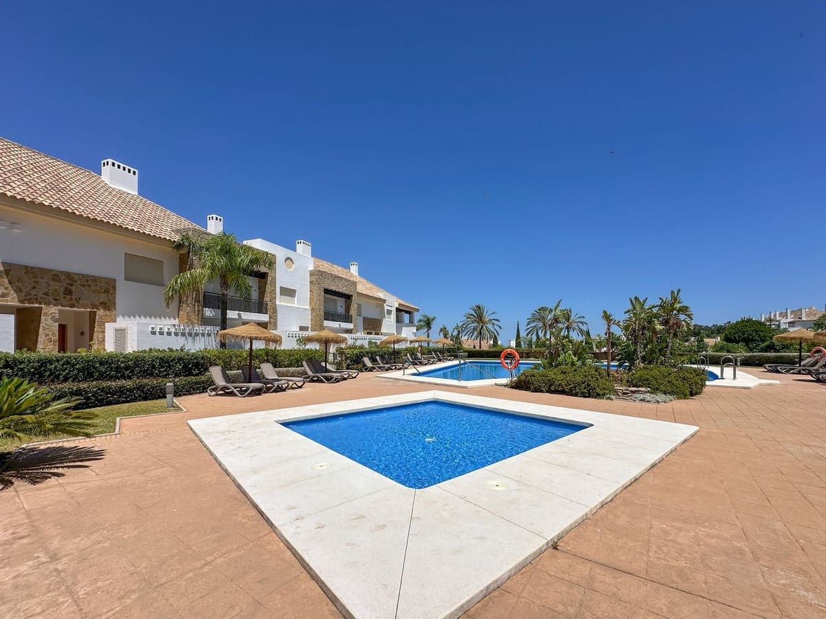2 soveværelse Byhus til salg i La Cala Golf med swimmingpool garage - € 395.000 (Ref: 9937041)
