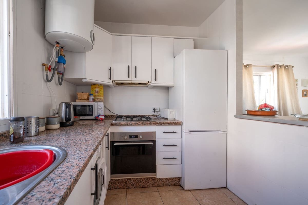 6 bedroom Villa for sale in Mijas Costa with pool garage - € 690,000 (Ref: 9948422)