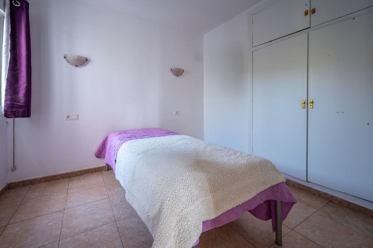6 bedroom Villa for sale in Mijas Costa with pool garage - € 690,000 (Ref: 9948422)