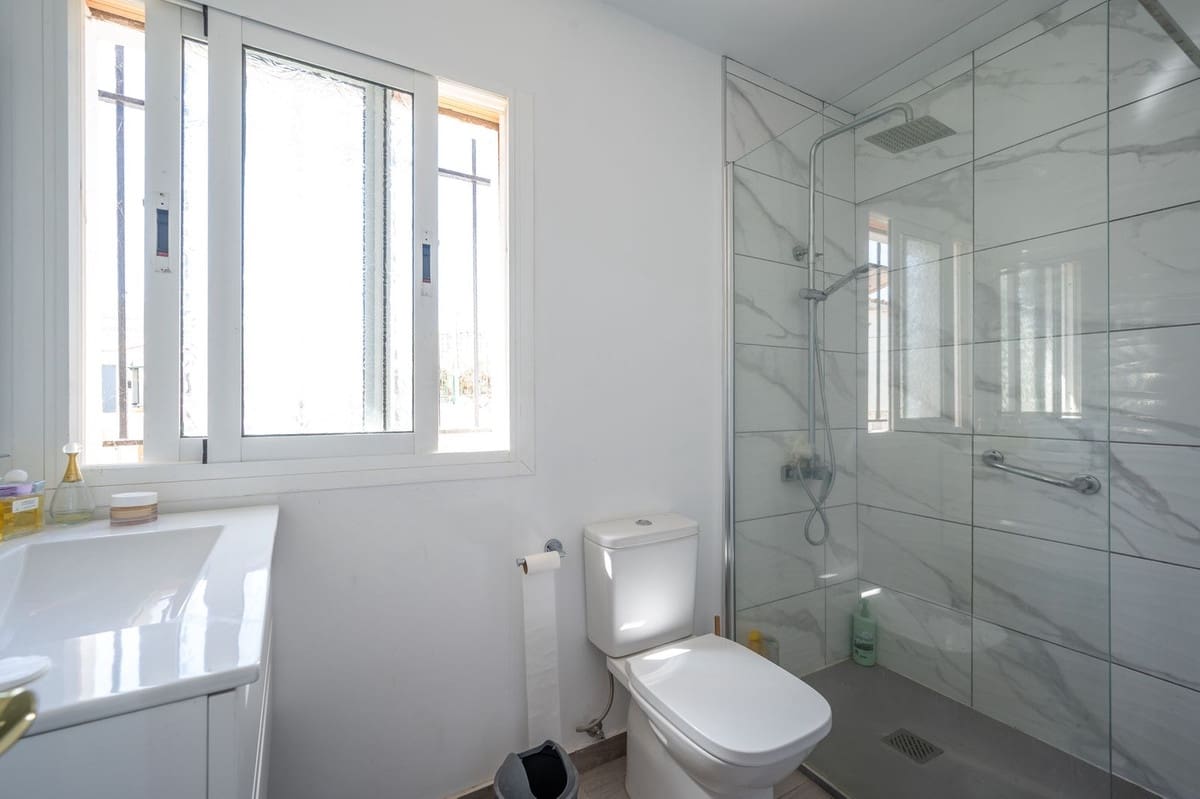 6 bedroom Villa for sale in Mijas Costa with pool garage - € 690,000 (Ref: 9948422)