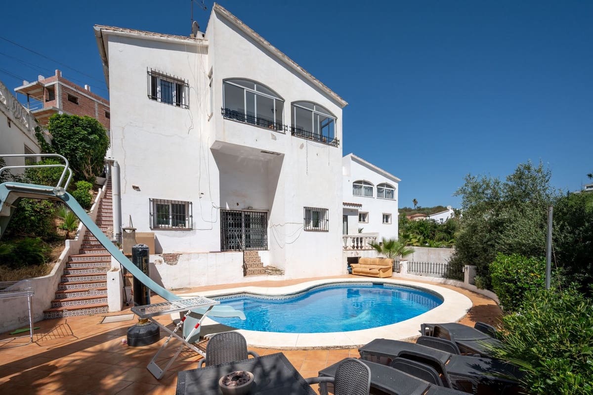 6 bedroom Villa for sale in Mijas Costa with pool garage - € 690,000 (Ref: 9948422)