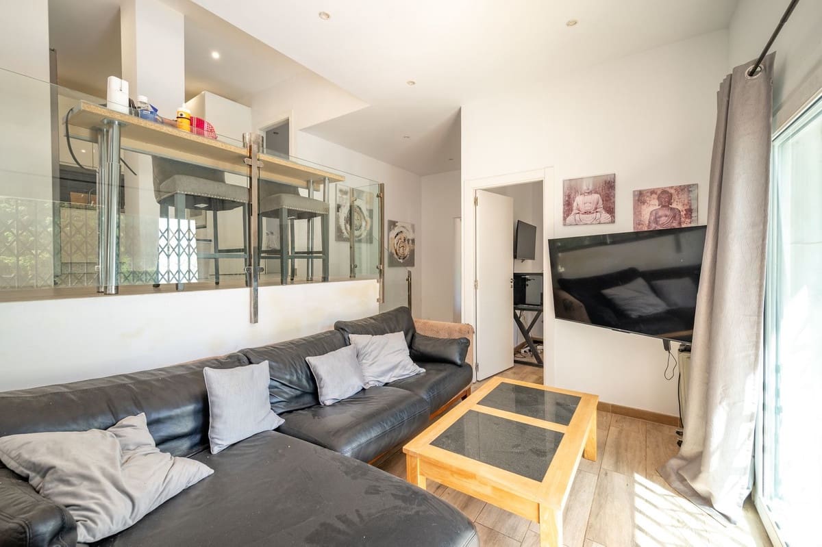 6 bedroom Villa for sale in Mijas Costa with pool garage - € 690,000 (Ref: 9948422)
