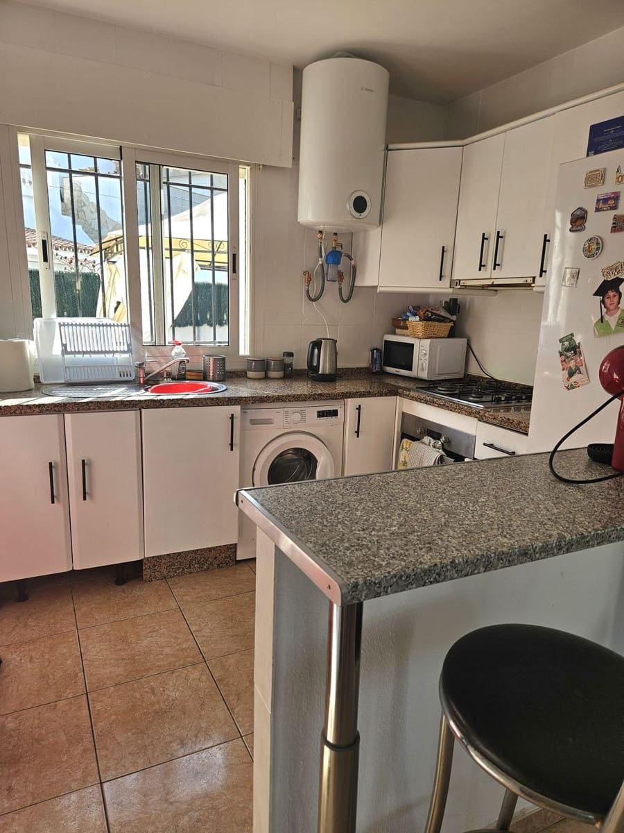 6 bedroom Villa for sale in Mijas Costa with pool garage - € 690,000 (Ref: 9948422)