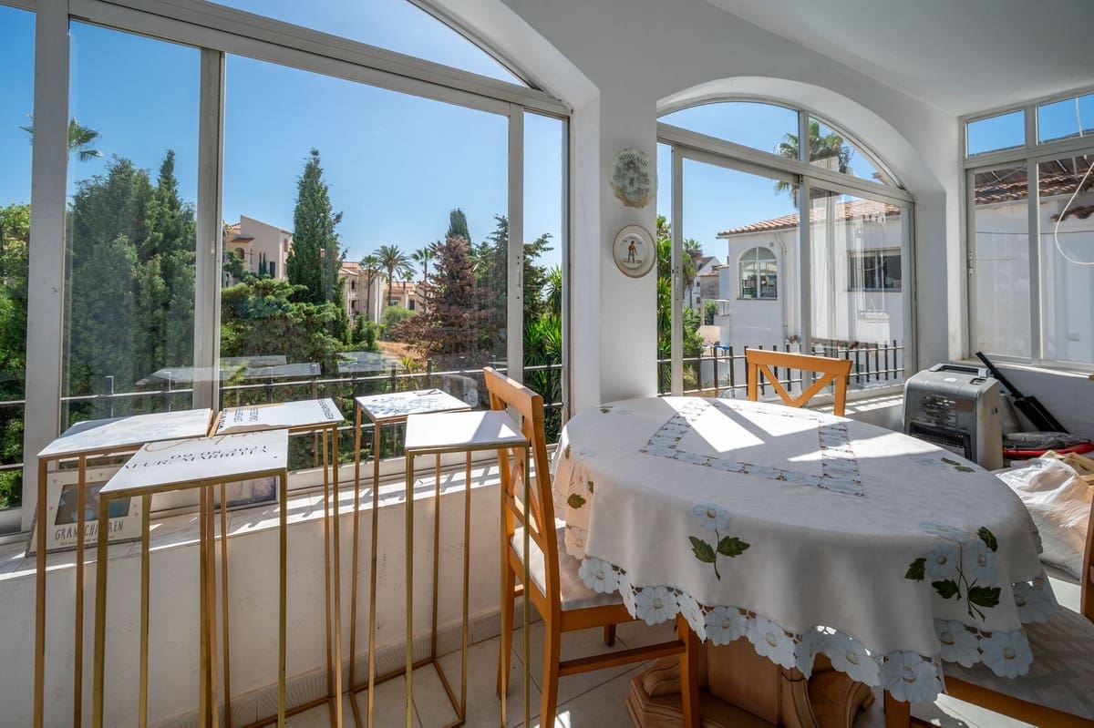 6 bedroom Villa for sale in Mijas Costa with pool garage - € 690,000 (Ref: 9948422)