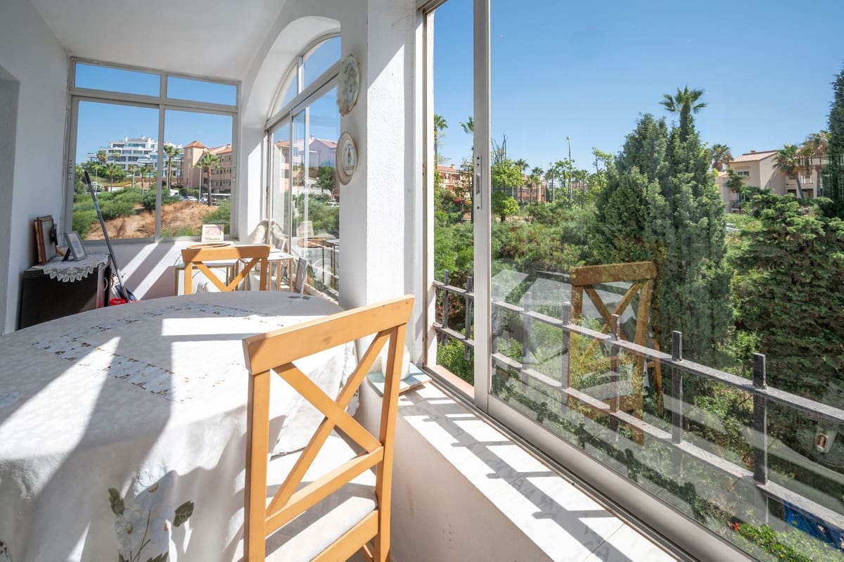 6 bedroom Villa for sale in Mijas Costa with pool garage - € 690,000 (Ref: 9948422)