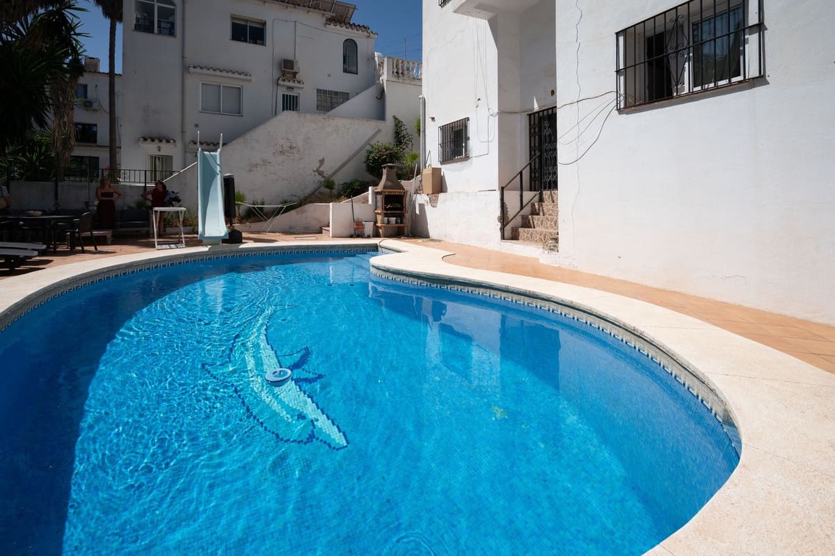 6 bedroom Villa for sale in Mijas Costa with pool garage - € 690,000 (Ref: 9948422)