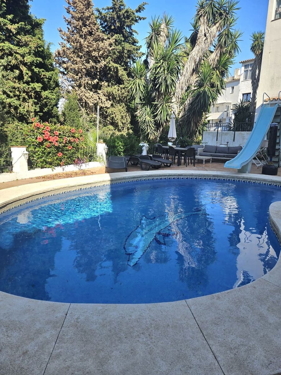 6 bedroom Villa for sale in Mijas Costa with pool garage - € 690,000 (Ref: 9948422)