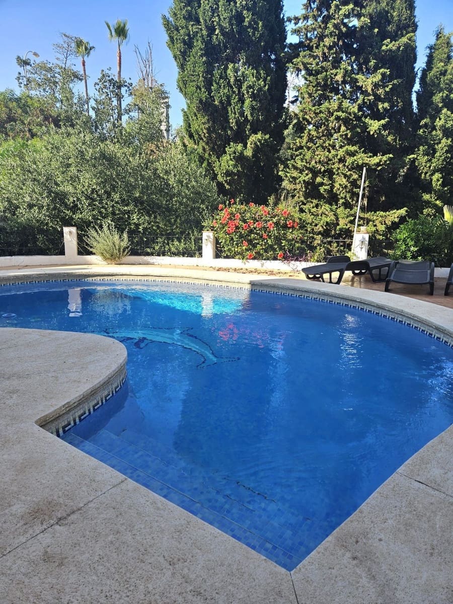 6 bedroom Villa for sale in Mijas Costa with pool garage - € 690,000 (Ref: 9948422)