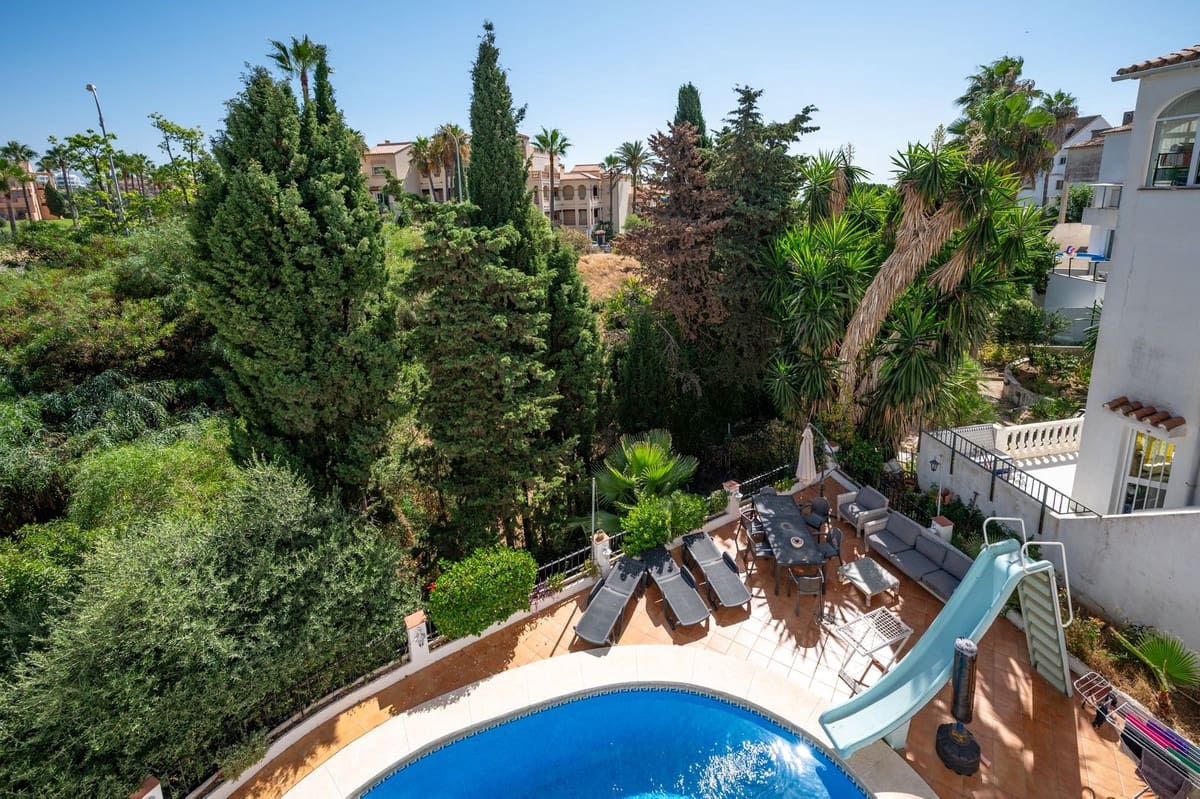 6 bedroom Villa for sale in Mijas Costa with pool garage - € 690,000 (Ref: 9948422)
