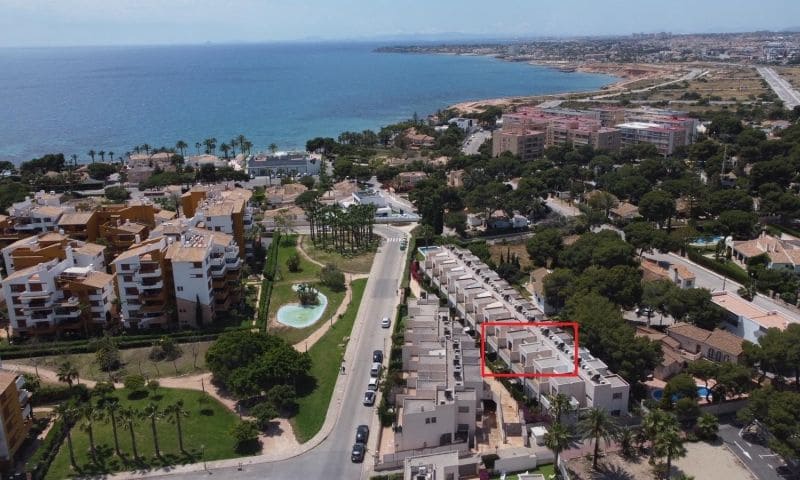 3 chambre Villa/Maison à vendre à Punta Prima avec piscine garage - 355 000 € (Ref: 9944297)