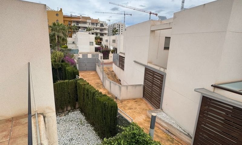 3 chambre Villa/Maison à vendre à Punta Prima avec piscine garage - 355 000 € (Ref: 9944297)