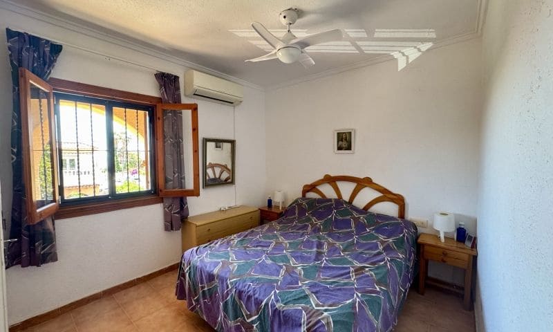 2 soveværelse Lejlighed til salg i Torrevieja med swimmingpool - € 259.995 (Ref: 9944312)