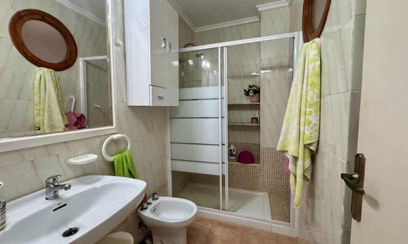 2 soveværelse Lejlighed til salg i Torrevieja med swimmingpool - € 259.995 (Ref: 9944312)