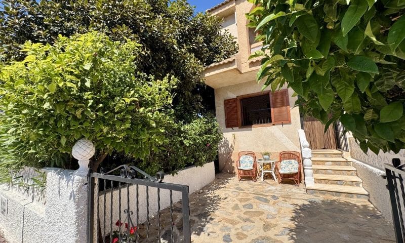 2 soveværelse Lejlighed til salg i Torrevieja med swimmingpool - € 259.995 (Ref: 9944312)