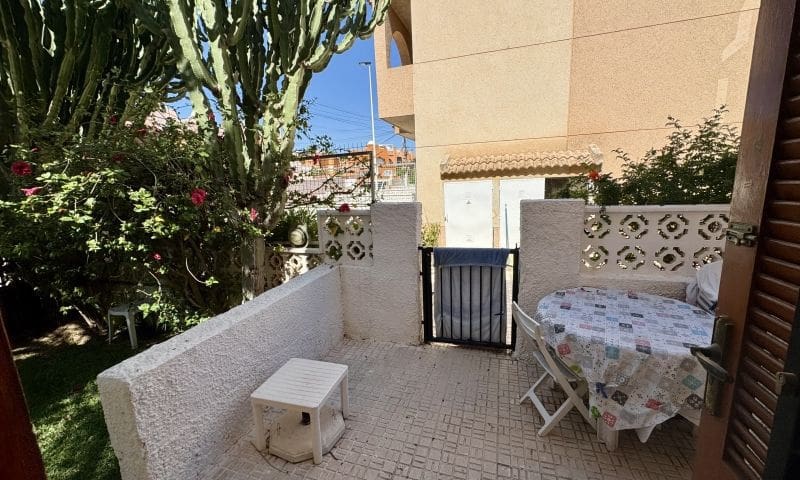 2 soveværelse Lejlighed til salg i Torrevieja med swimmingpool - € 259.995 (Ref: 9944312)