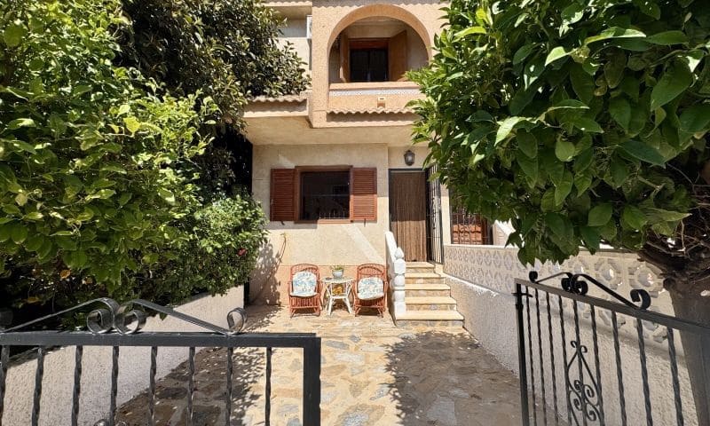 2 soveværelse Lejlighed til salg i Torrevieja med swimmingpool - € 259.995 (Ref: 9944312)