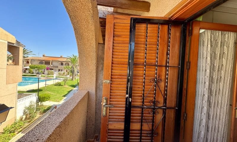 2 soveværelse Lejlighed til salg i Torrevieja med swimmingpool - € 259.995 (Ref: 9944312)
