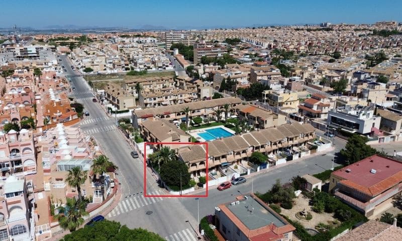 2 soveværelse Lejlighed til salg i Torrevieja med swimmingpool - € 259.995 (Ref: 9944312)