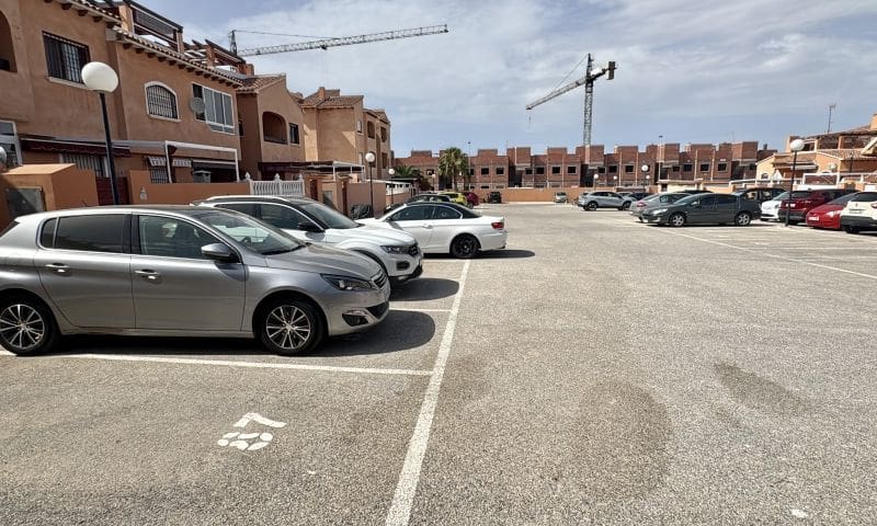 3 sypialnia Apartament na sprzedaż w Torrevieja z basenem garażem - 209 000 € (Ref: 9944315)