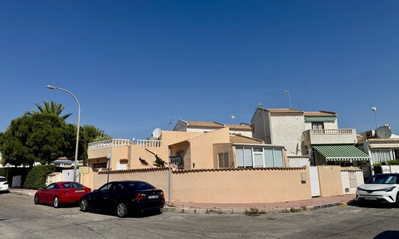 2 sovrum Villa till salu i Orihuela Costa med pool garage - 219 995 € (Ref: 9944318)