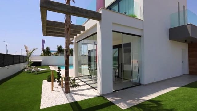 3 soveværelse Villa til leje i Los Alcázares med swimmingpool garage - € 3.500 (Ref: 8577176)