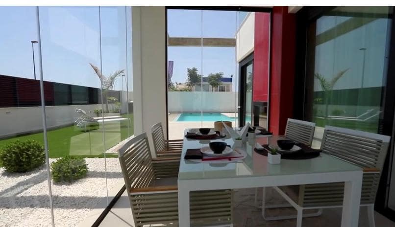 3 soveværelse Villa til salg i Los Alcazares med swimmingpool garage - € 645.000 (Ref: 8577176)