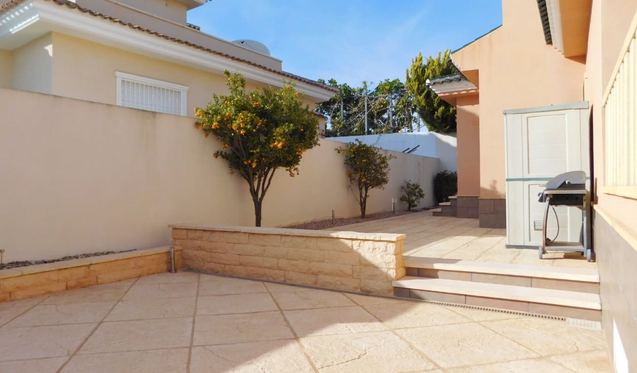 4 sypialnia Willa na sprzedaż w Ciudad Quesada z basenem garażem - 520 000 € (Ref: 9080696)