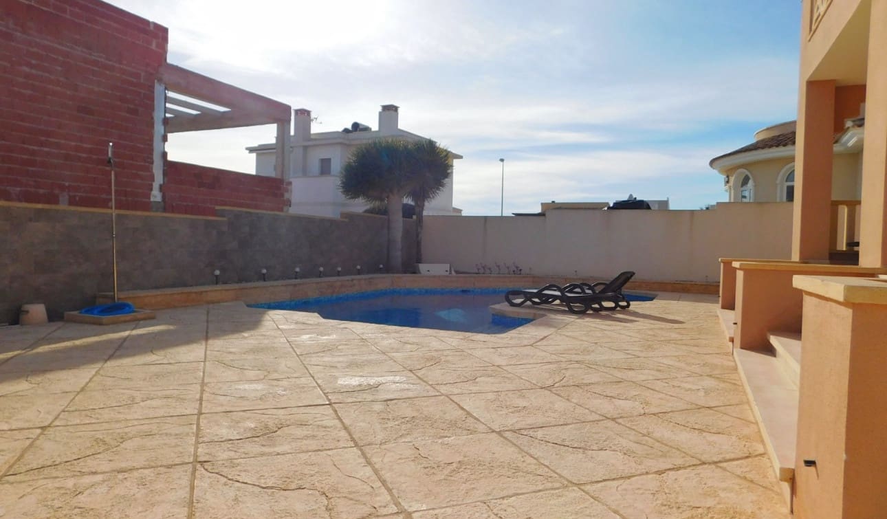 4 sypialnia Willa na sprzedaż w Ciudad Quesada z basenem garażem - 520 000 € (Ref: 9080696)