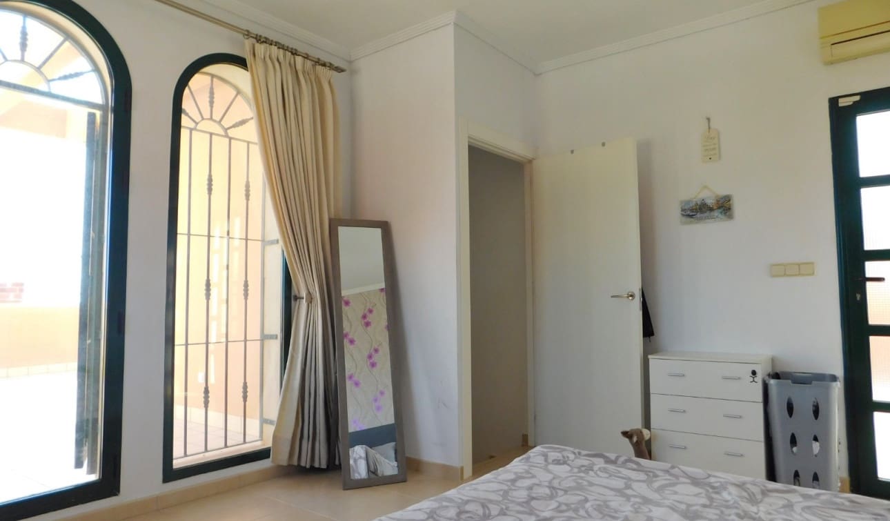 4 sypialnia Willa na sprzedaż w Ciudad Quesada z basenem garażem - 520 000 € (Ref: 9080696)