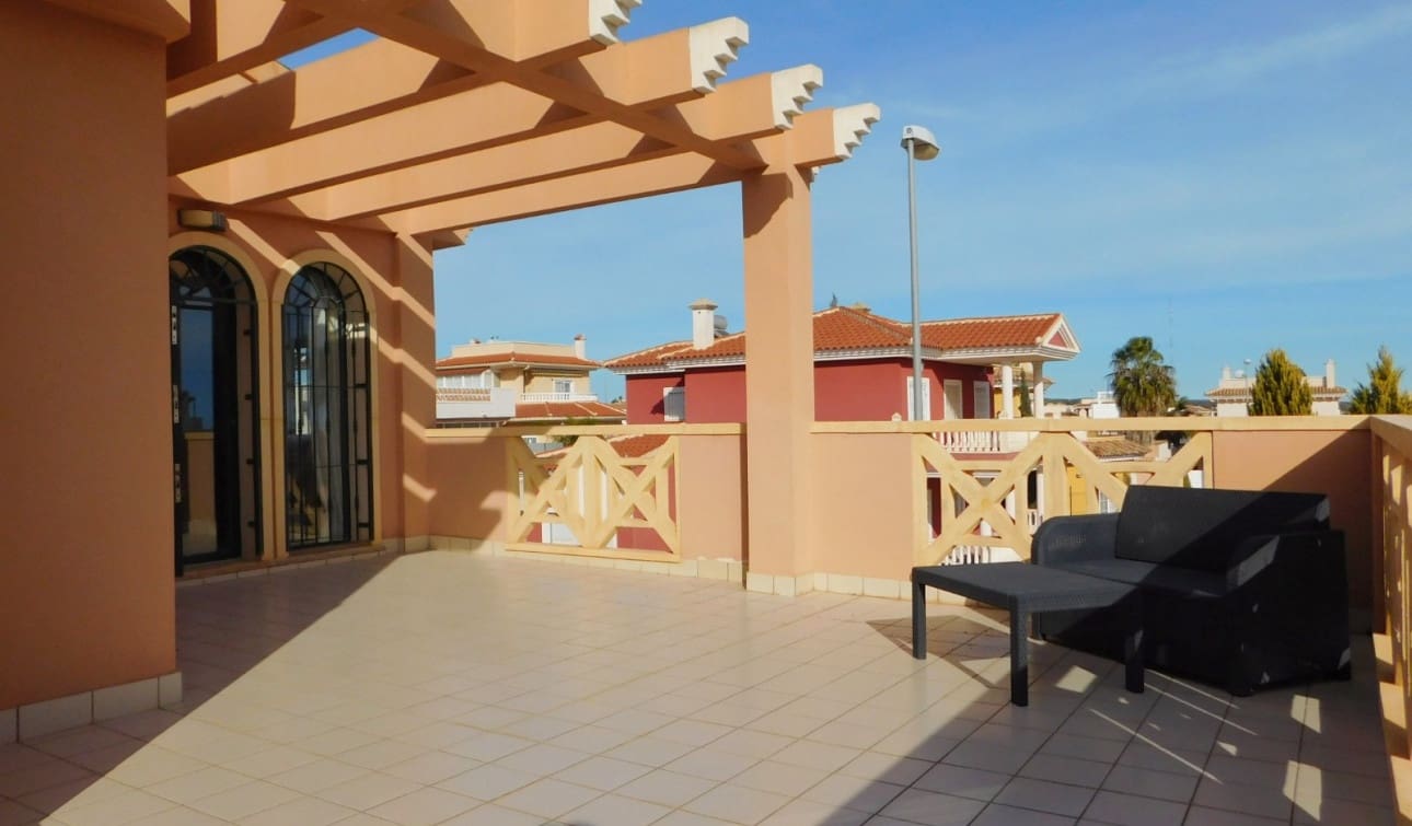 4 sypialnia Willa na sprzedaż w Ciudad Quesada z basenem garażem - 520 000 € (Ref: 9080696)