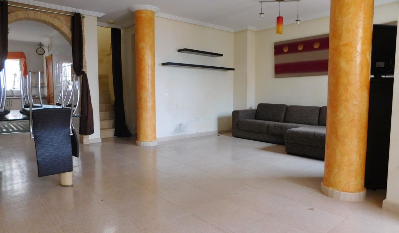 3 bedroom Villa for sale in Ciudad Quesada with pool - € 190,000 (Ref: 9085991)