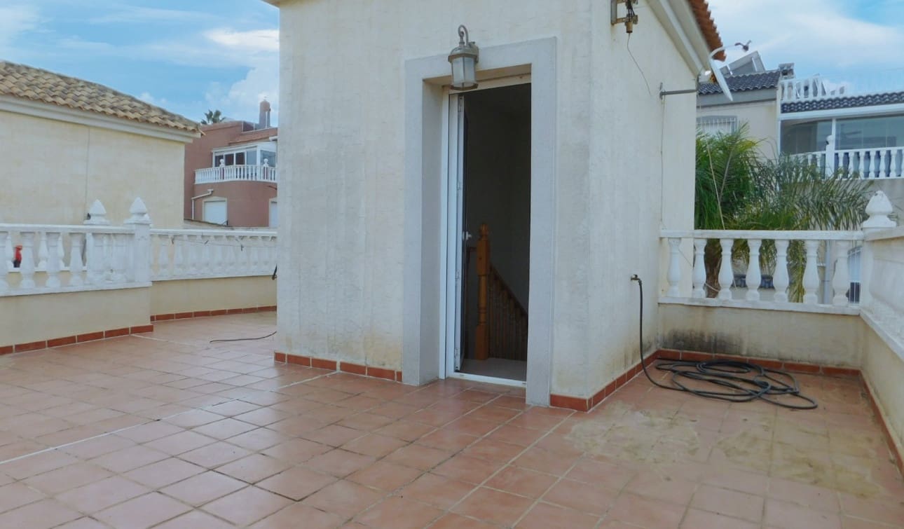 3 bedroom Villa for sale in Ciudad Quesada with pool - € 190,000 (Ref: 9085991)