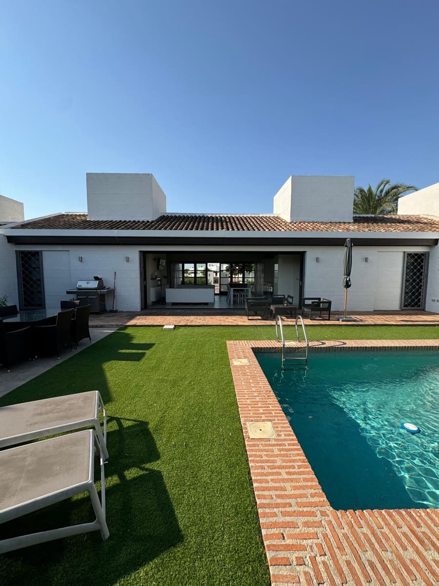 4 slaapkamer Villa te huur in La Peraleja Golf Resort met zwembad garage - € 1.200 (Ref: 9176969)