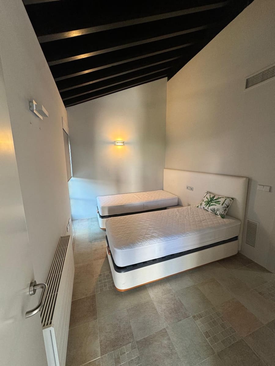 4 slaapkamer Villa te huur in La Peraleja Golf Resort met zwembad garage - € 1.200 (Ref: 9176969)