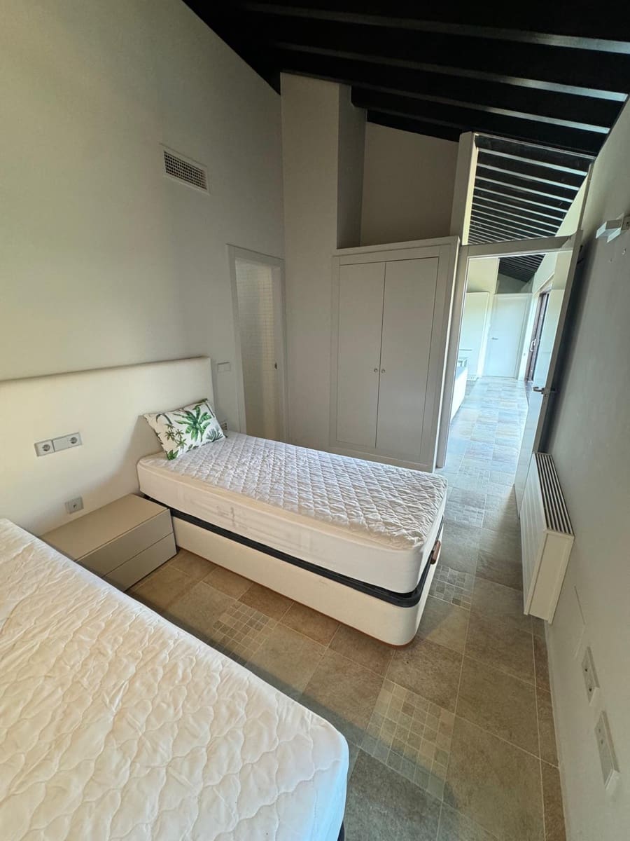 4 slaapkamer Villa te huur in La Peraleja Golf Resort met zwembad garage - € 1.200 (Ref: 9176969)