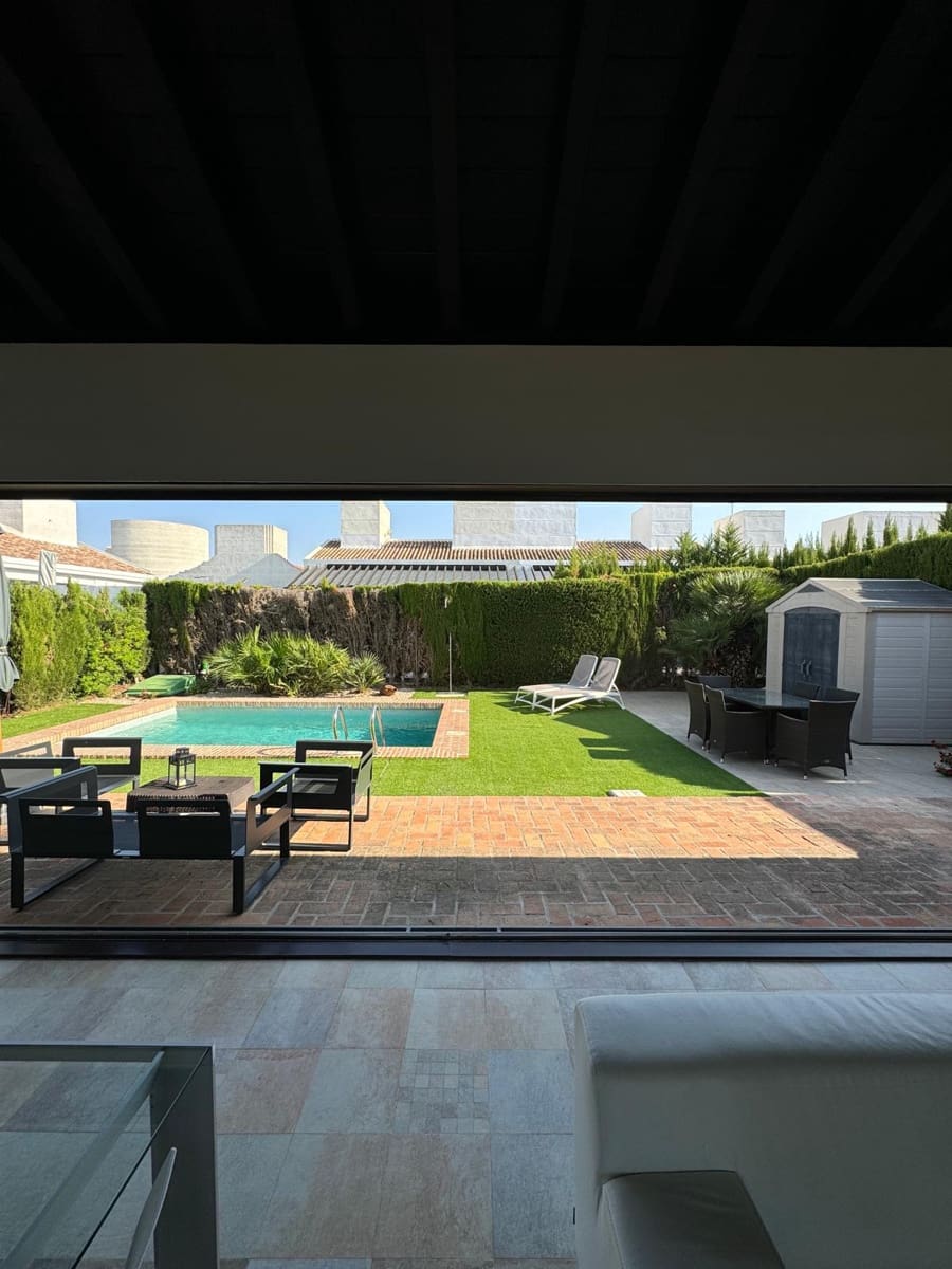 4 slaapkamer Villa te huur in La Peraleja Golf Resort met zwembad garage - € 1.200 (Ref: 9176969)