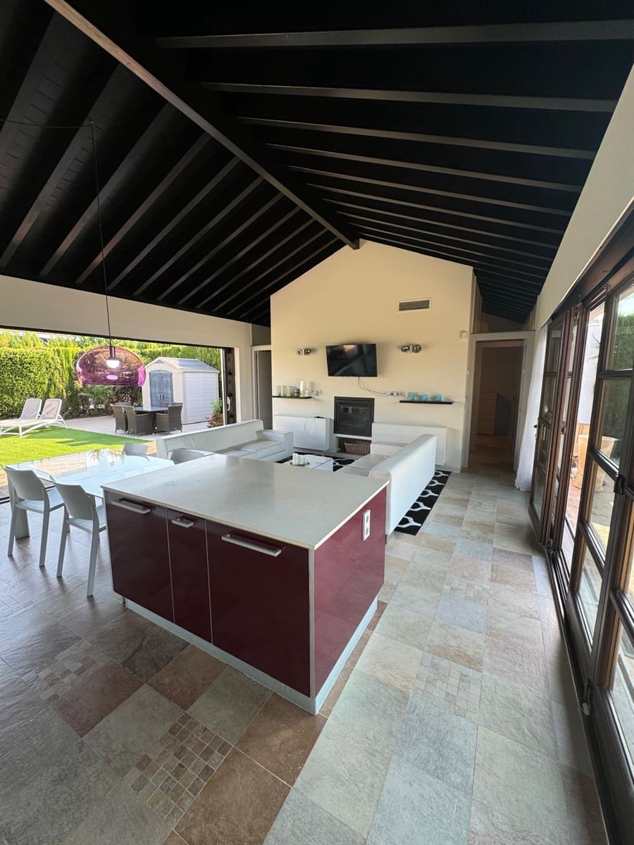 4 slaapkamer Villa te huur in La Peraleja Golf Resort met zwembad garage - € 1.200 (Ref: 9176969)