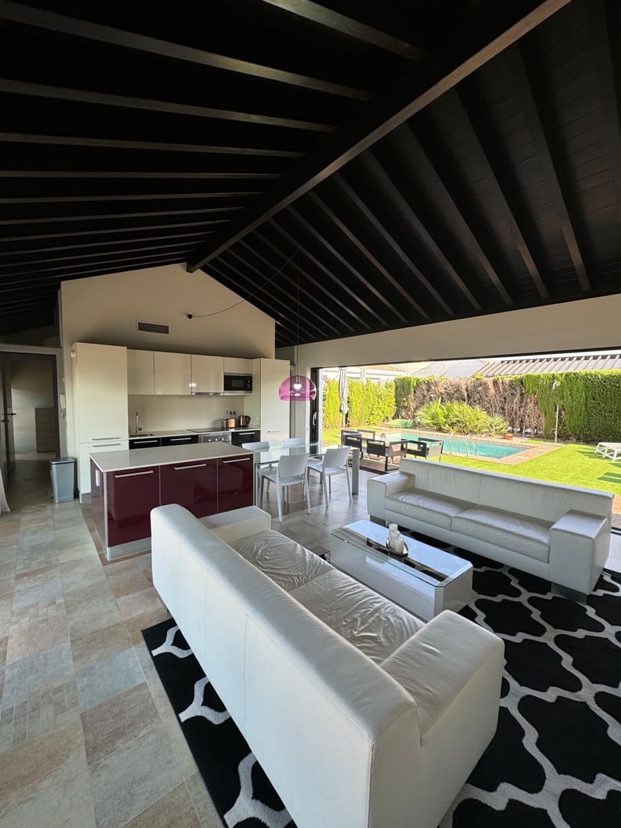 4 slaapkamer Villa te huur in La Peraleja Golf Resort met zwembad garage - € 1.200 (Ref: 9176969)